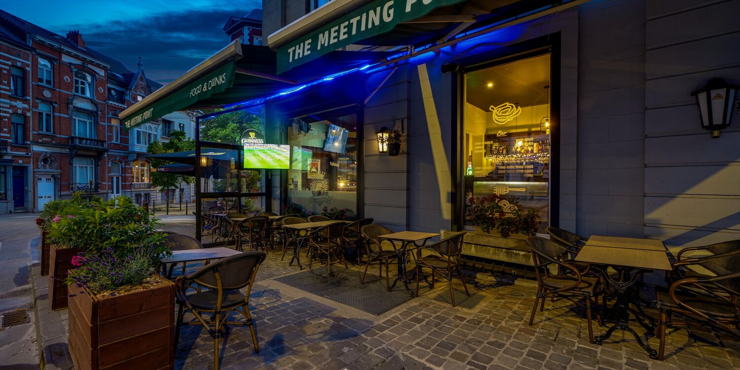 The meeting point, bar