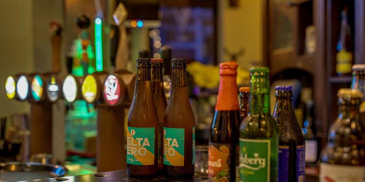 The meeting point, bar