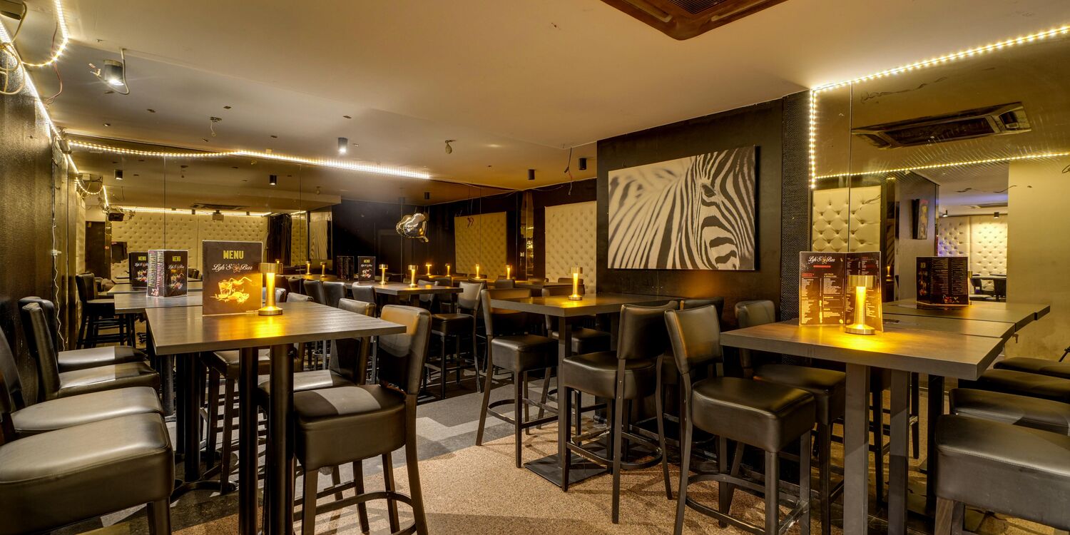 Lyh's Bar, bar