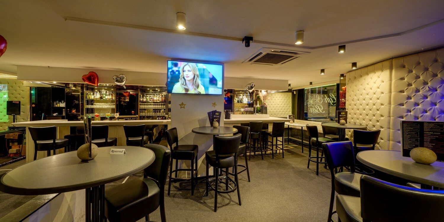 Lyh's Bar, bar