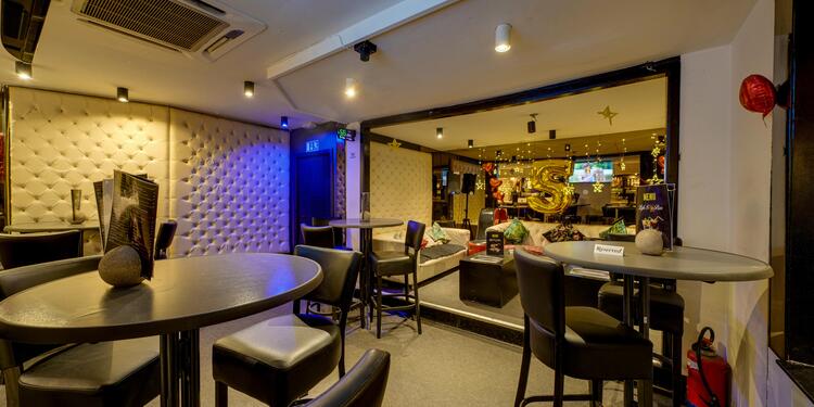 Lyh's Bar, bar
