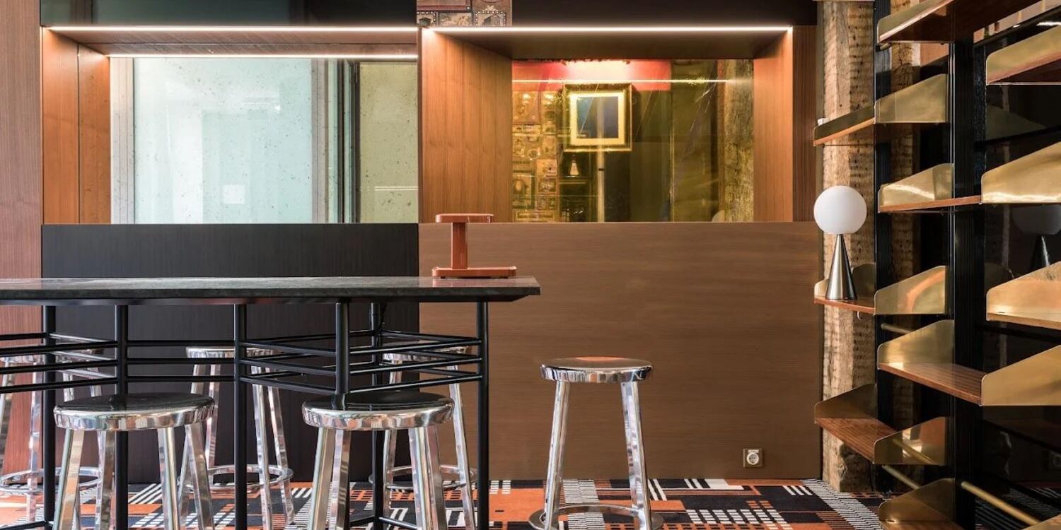 Le 18, bar