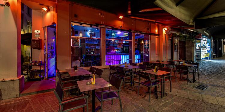 C'est ma tournée, bar