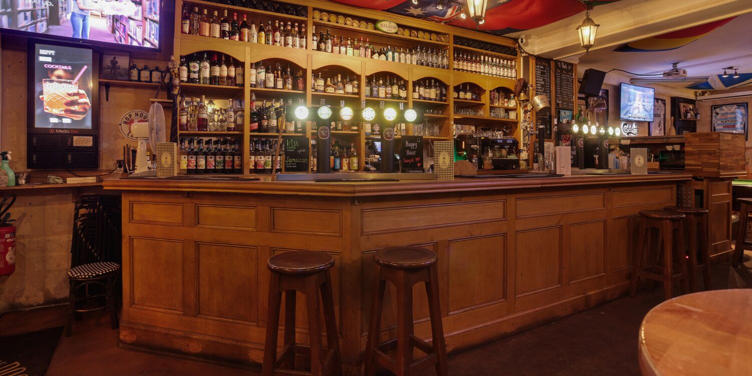 The Dog and Duck, bar