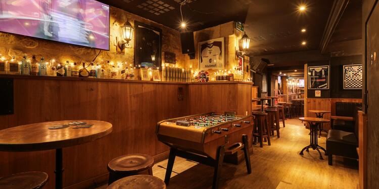 The Dog and Duck, bar