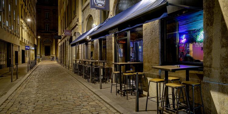 Chamax, bar