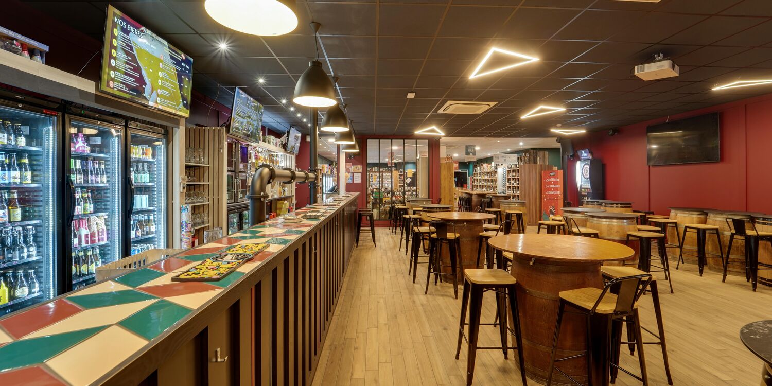 V and B - Lattes, bar