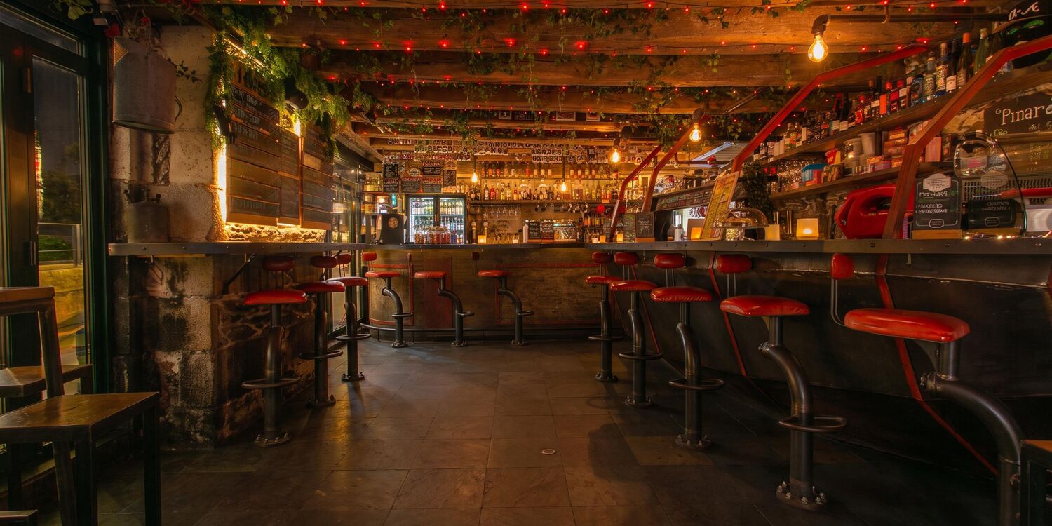 Atomic's Café, bar