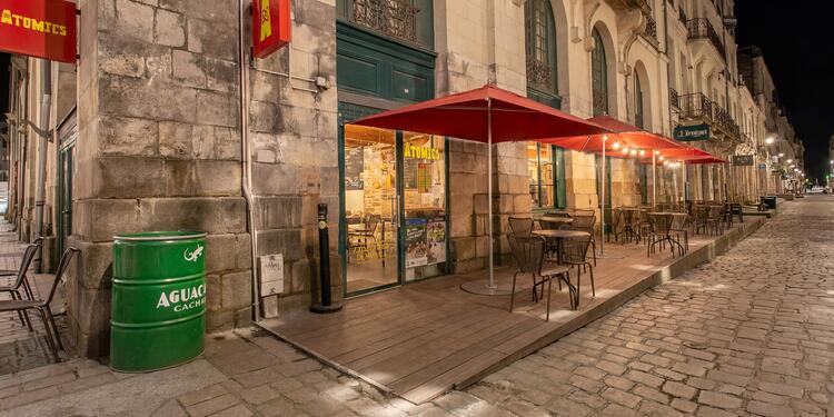 Atomic's Café, bar