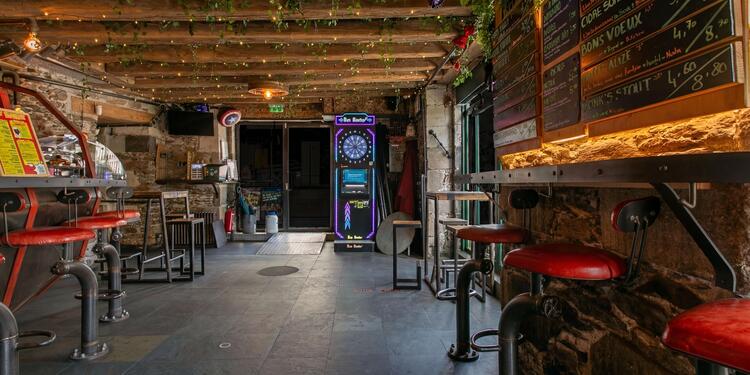 Atomic's Café, bar