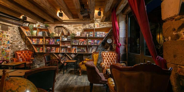 Atomic's Café, bar