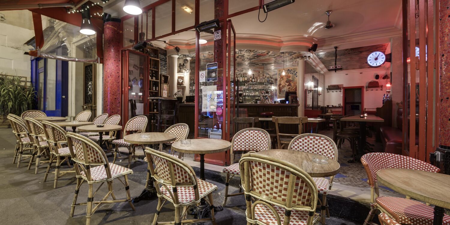 Les Quidams, bar