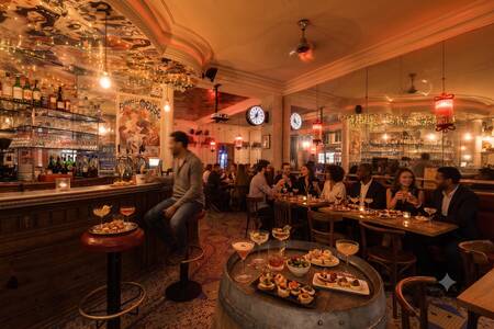 Les Quidams, Bar Paris Grande-Carrières #0