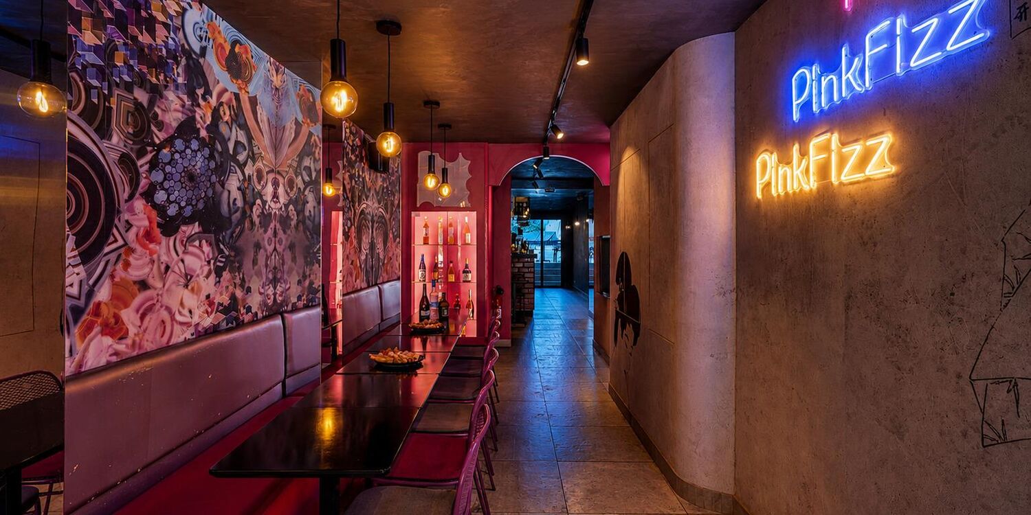 Pink Fizz, bar