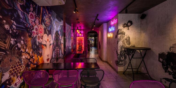 Pink Fizz, bar