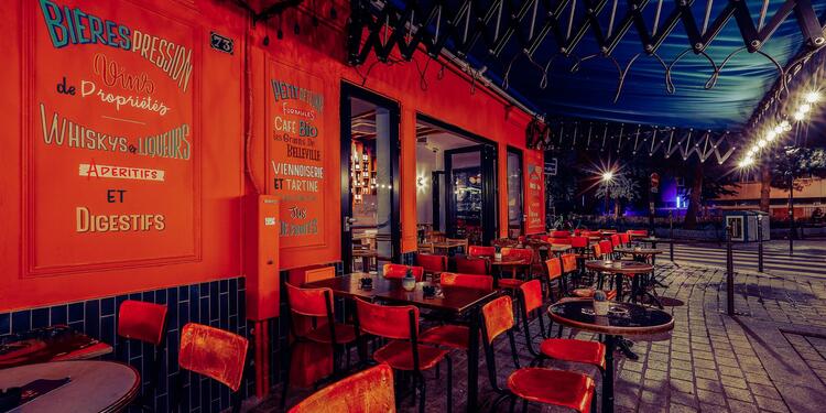 Les Nouveaux Sauvages Place de la Réunion, bar