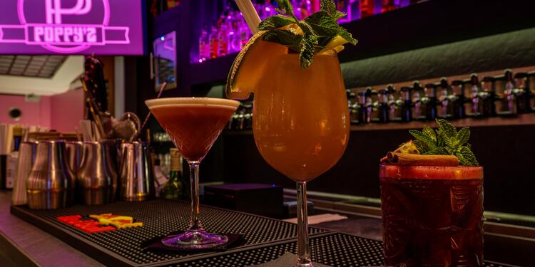 POPPY'Z, bar