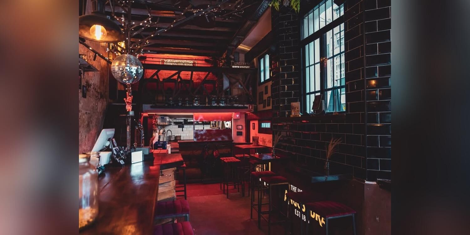 Lilith & Sons, bar
