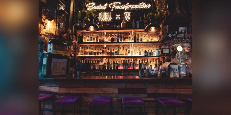 Lilith & Sons, bar