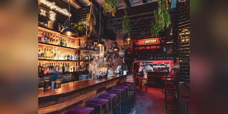 Lilith & Sons, bar