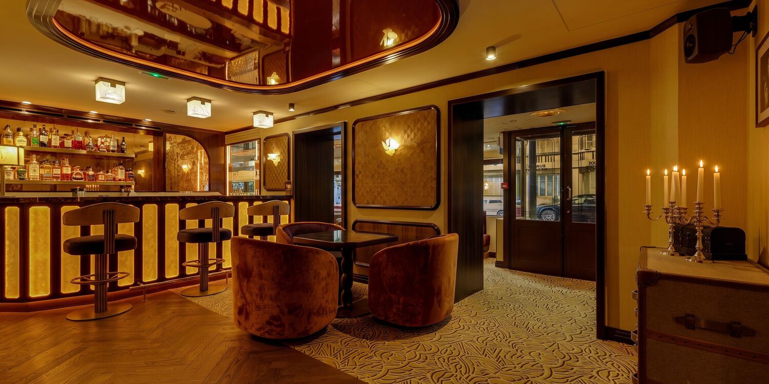 Minuit Express - Cocktail & Spirits Bar, bar