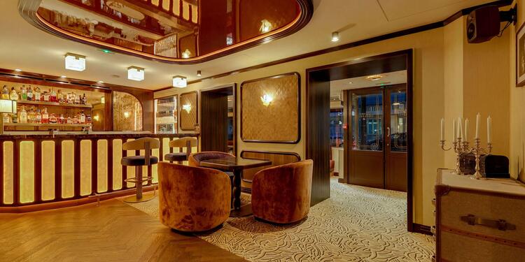 Minuit Express - Cocktail & Spirits Bar, bar