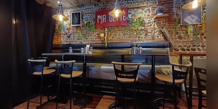 PIROUETTE, bar