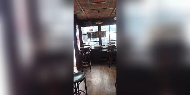 Michael's Tavern, bar