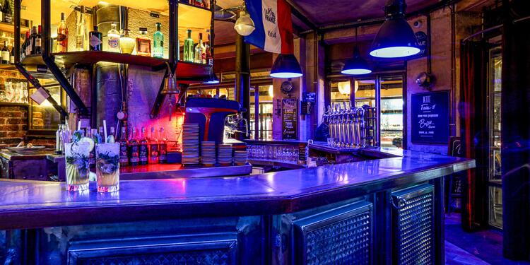 L'Industrie, bar