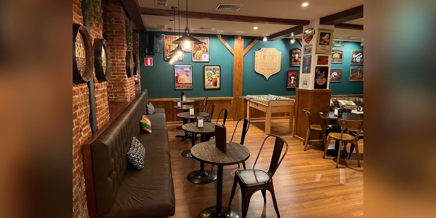 Cuatro Gatos Cerveceria, bar