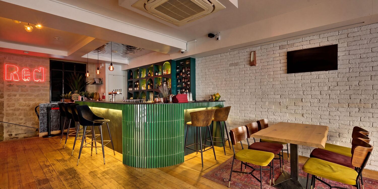 Red Bar, bar