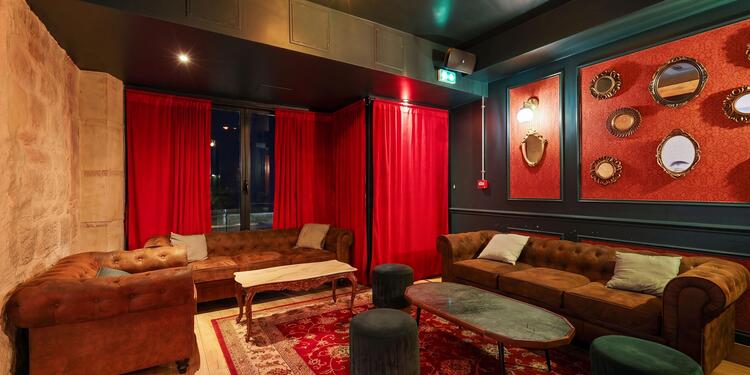 Red Bar, bar