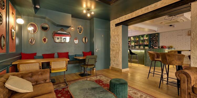 Red Bar, bar