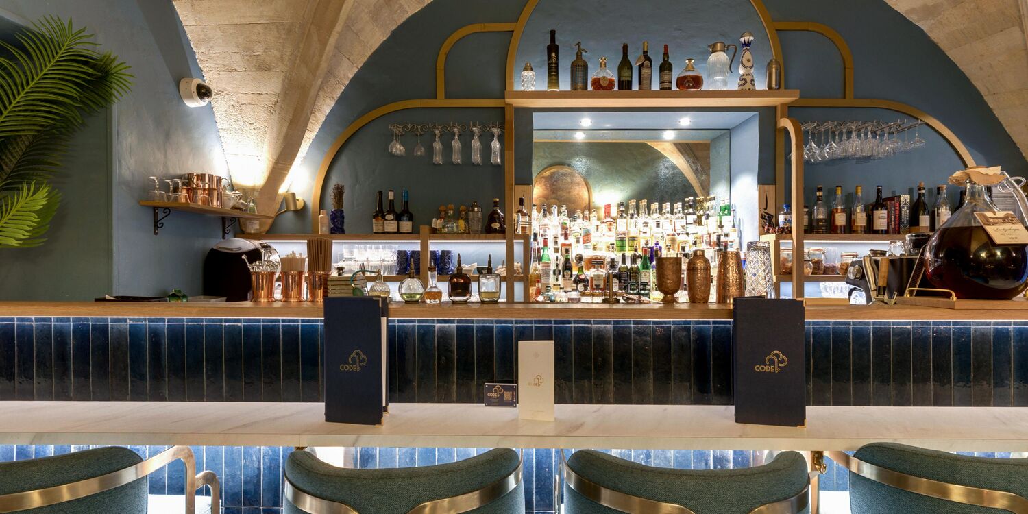 Code 23, bar