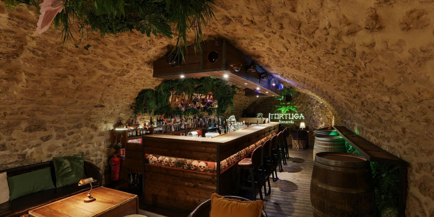 Barracuda Aix, bar