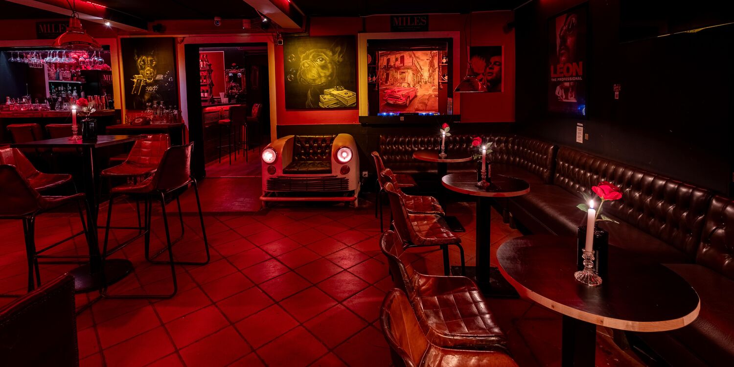 MILES Gastro-Cocktails-Lounge, bar