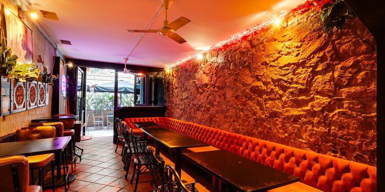 Miles Cocktails Bar, bar