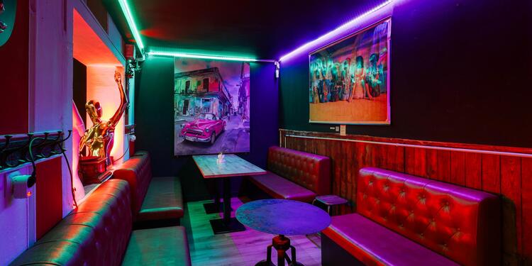 Miles Cocktails Bar, bar