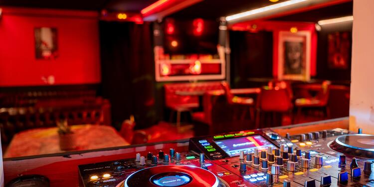 Miles Cocktail Lounge, bar