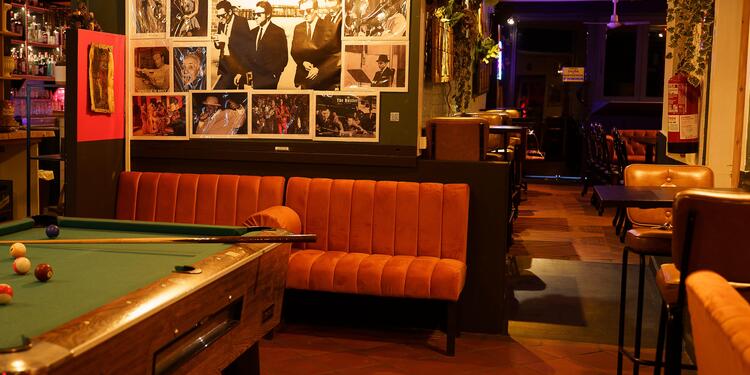 MILES Gastro-Cocktails-Lounge, bar