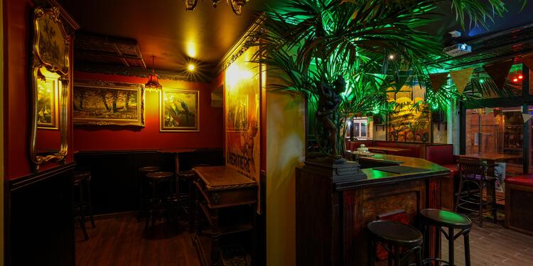 La Maison close, bar