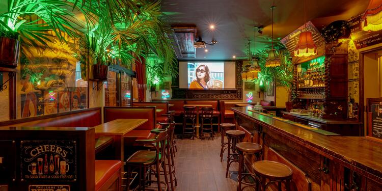 La Maison close, bar