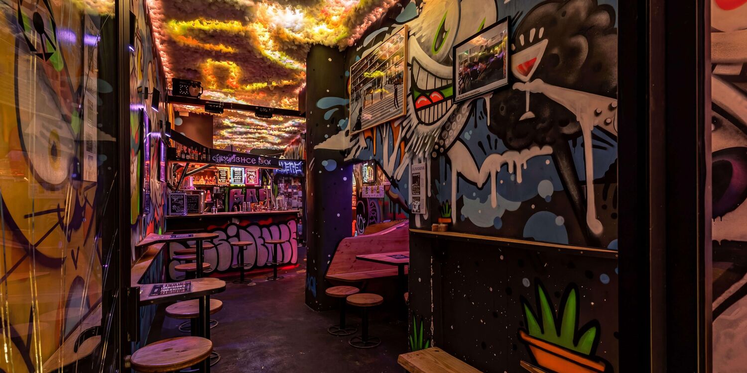 Dissidence Bar, bar