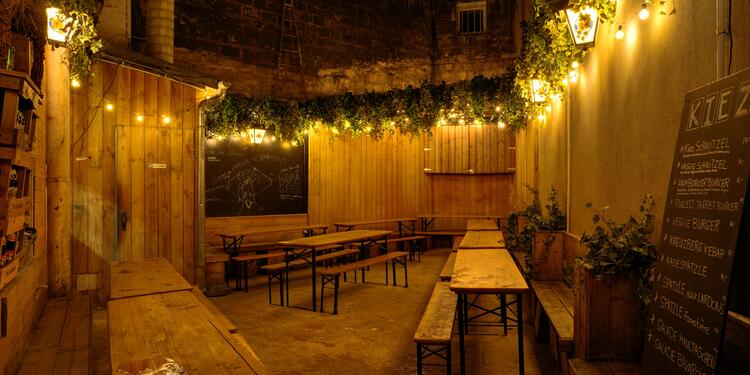 Kiez Biergarten Montmartre, bar