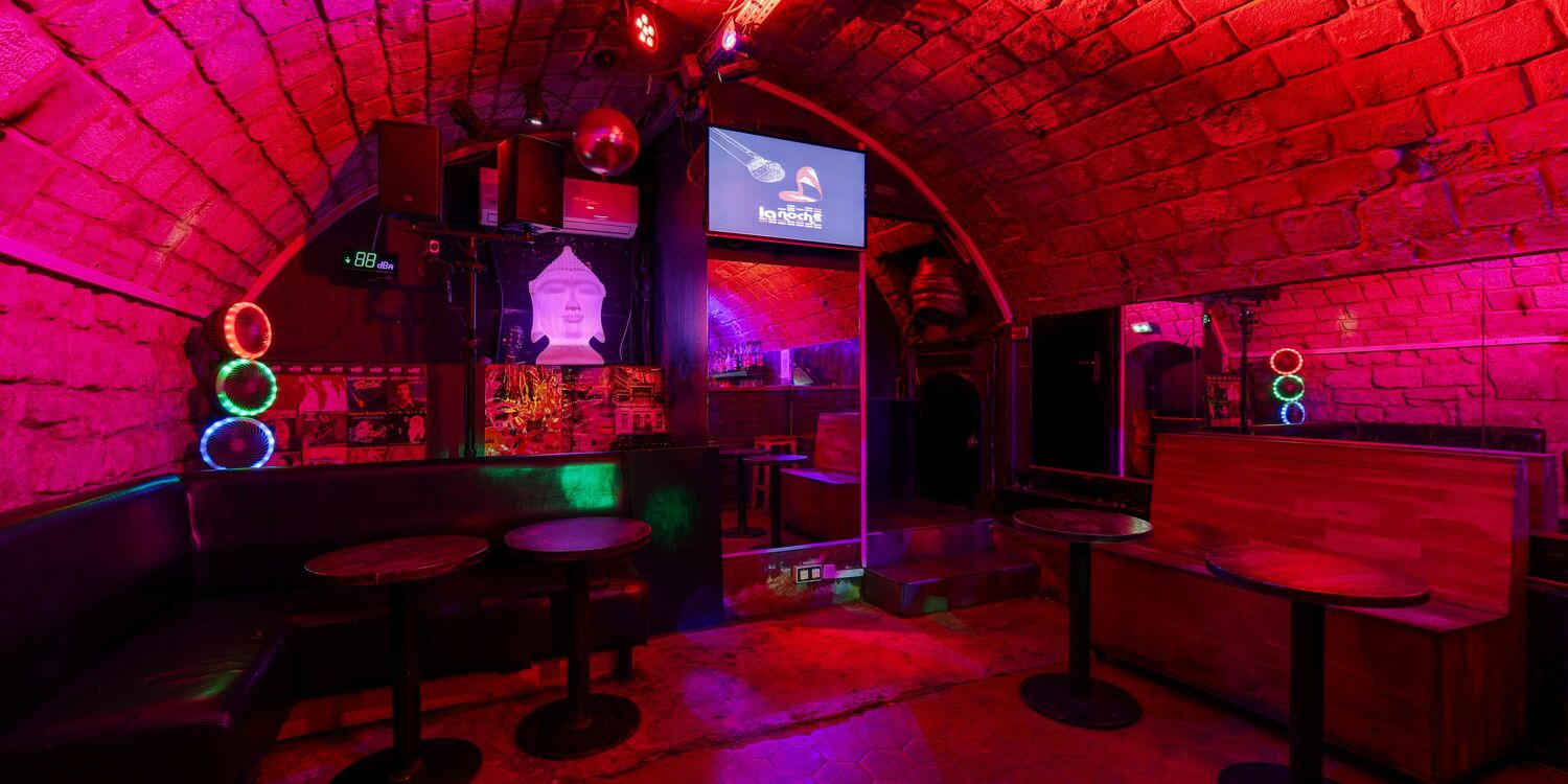 Bar Karaoke La Noche, bar