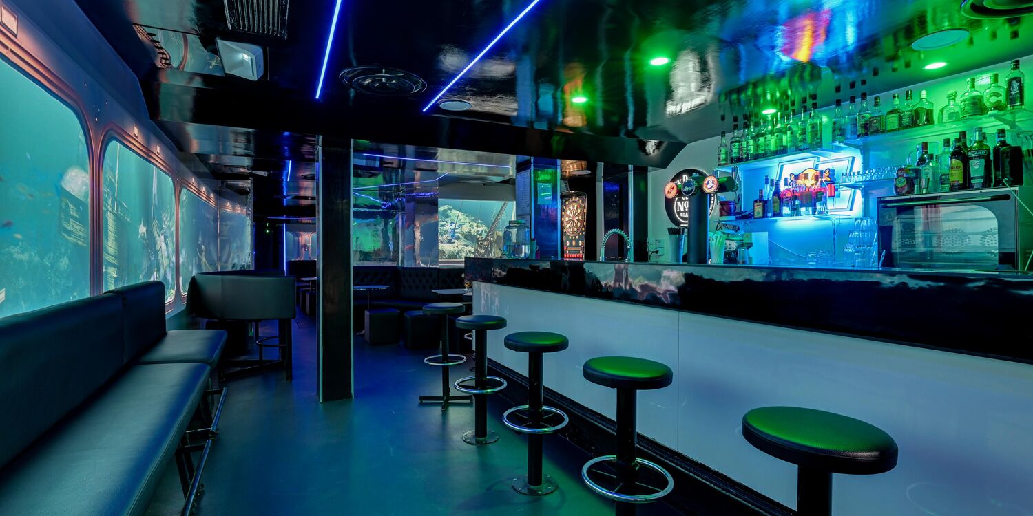 Merry Club, bar
