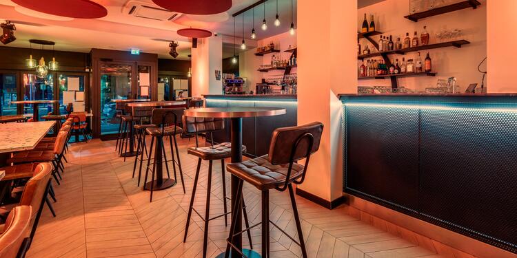 Madame Baudruche, bar