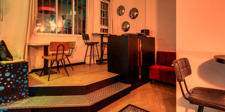 Madame Baudruche, bar