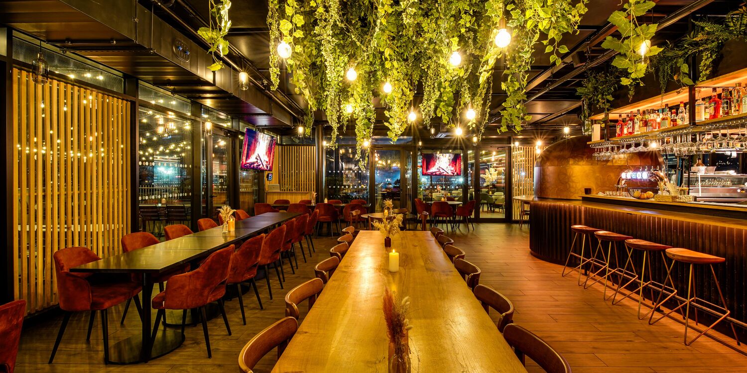 Seven Rooftop, bar