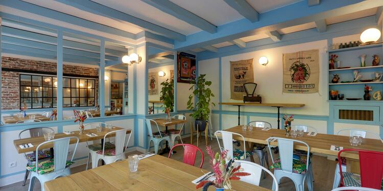The Bench Café - Restaurant, restaurant